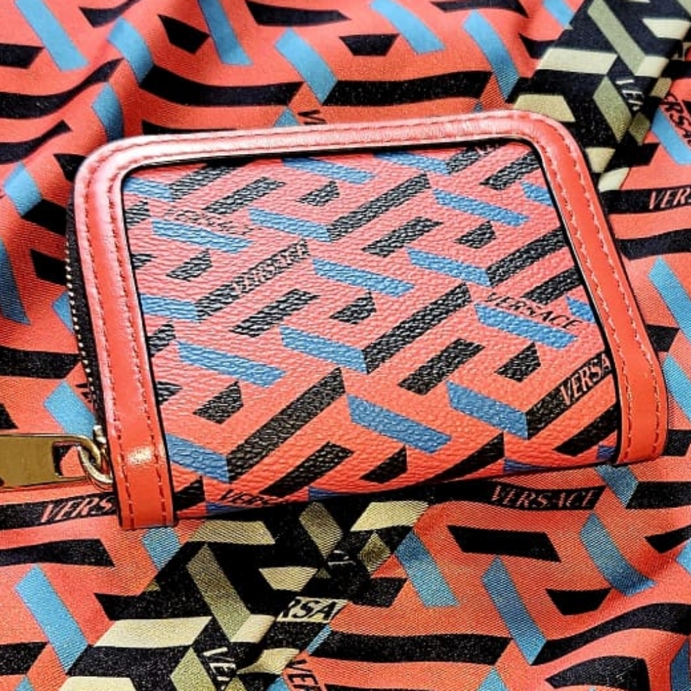 New, authentic Versace La Greca Print Zip Around Wallet.